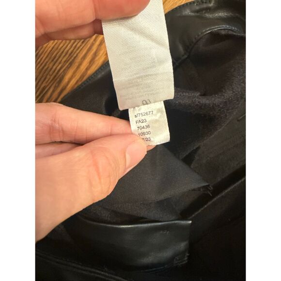 LOFT Black Faux Leather Pleated Front Slim Tapered Ankle Trouser Pants Size 0 - Picture 5 of 5